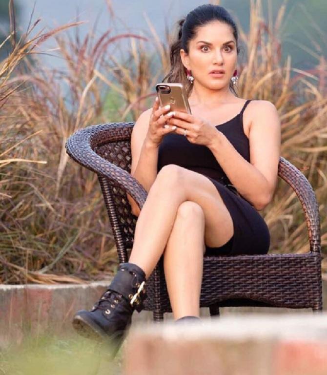 Sunny Leone smartphone