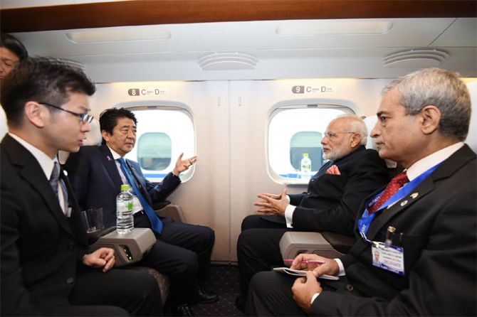 Modi and Abe travel to Kobe on the Shinkansen bullet train.