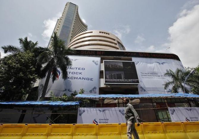 Sensex, Nifty Rise on Late Buying: L''T, Reliance Gain