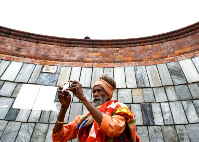 Hindu holy man, or sadhu, uses a smartphone to take pictures on the premises of Pashupatinath Temple in Kathmandu February 15, 2015. Navesh Chitrakar/Reuters  