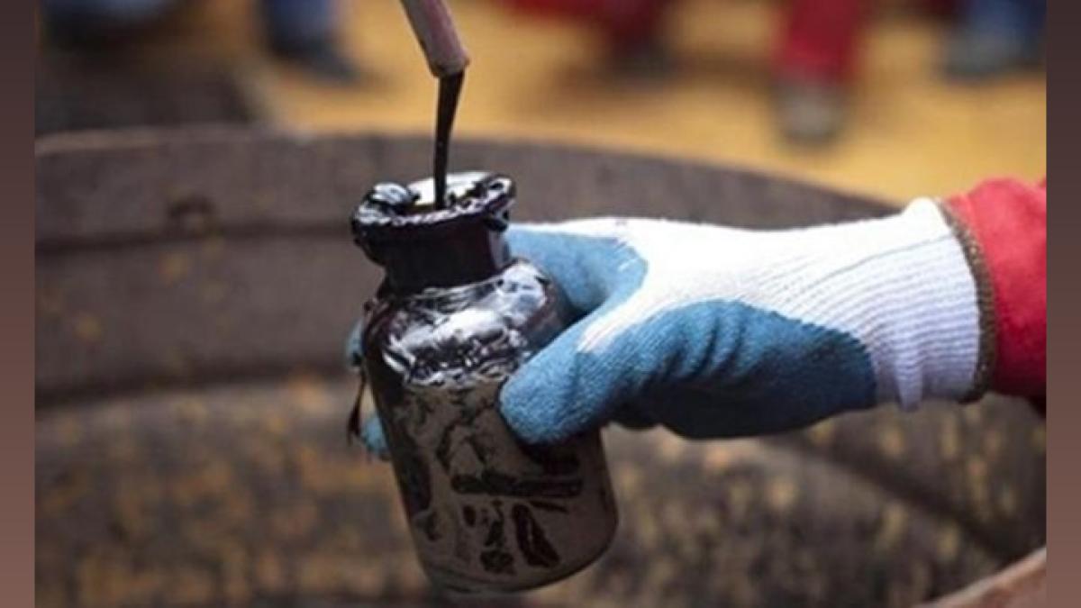 India's Crude Oil Import Bill Drops, Dependency Rises