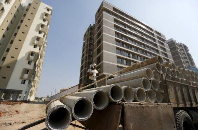 Real Estate Sentiment Up: Builders &&#x27; Institutions Bullish - Report