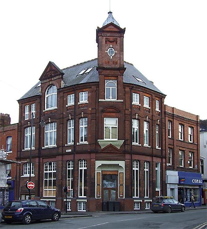 This shop was the premises of Viking Cycles from 1934 to 1955. Photograph: Courtesy Roger Kidd / Corner of Berry Street and Princess Street ,Wolverhampton / CC BY-SA 2.0/Wikimedia Commons.