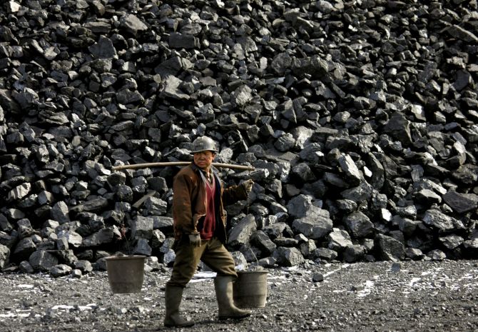 India's Coal Imports Drop 4% in April-October