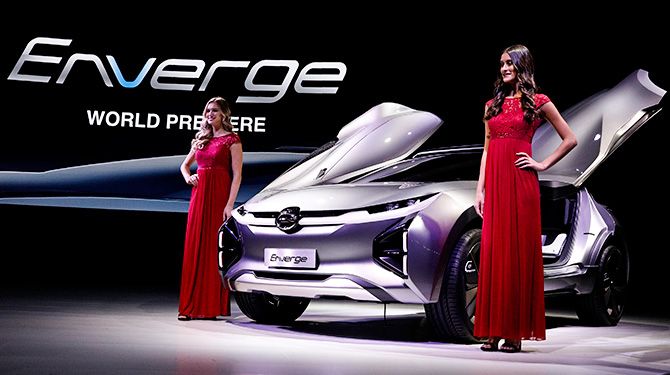 Models pose with the GAC Enverge electric concept car at the North American International Auto Show in Detroit, Michigan, U.S., January 15, 2018. Photograph: Brendan McDermid/Reuters.
