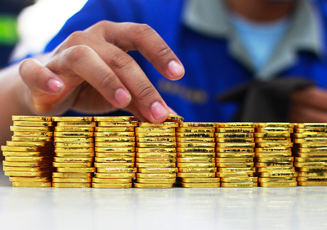 Gold or silver -- which is best to build portfolio?