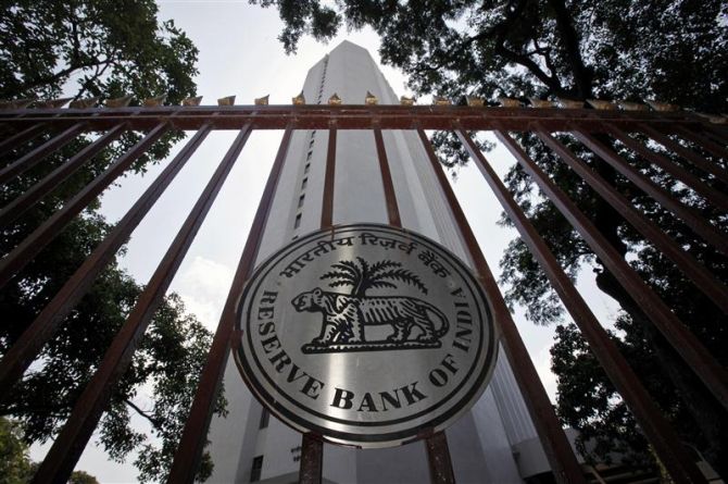 RBI Keeps Rates Unchanged, Analysts See Policy Neutrality Soon