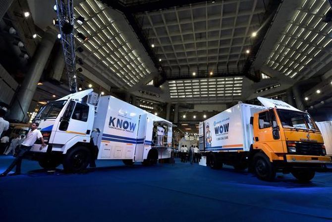 NITI Aayog Urges Incentives for LNG in Trucks