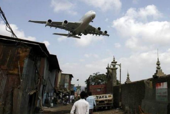 Scindia pitches for intl aviation hub in India