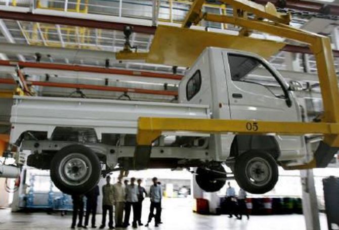 Commercial vehicle sales may grow 9-11% in FY24