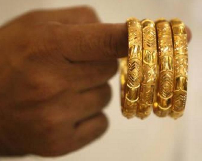 Import curbs on certain types of studded gold jewellery not applicable for SEZ units: DGFT 