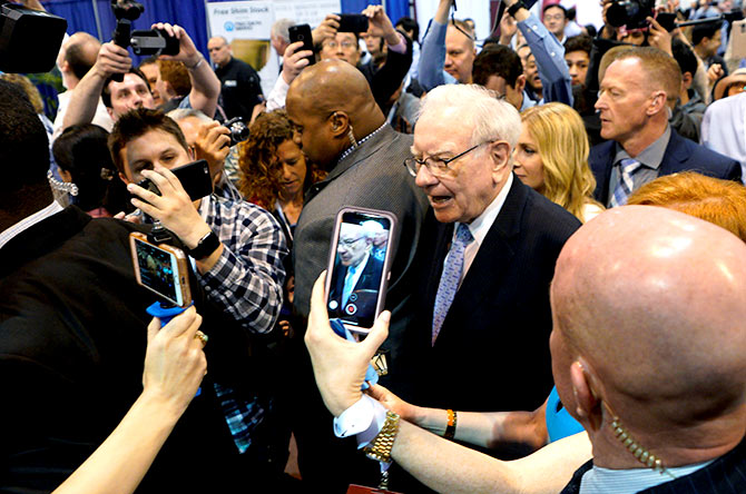 Warren Buffett: Ignore Wall Street Pundits, Focus on Berkshire's Operating Earnings
