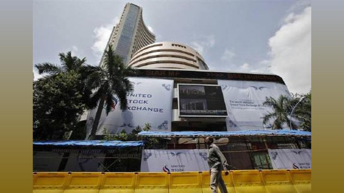 Sensex Falls 667 Points, Nifty at 22,700: Market in Red for 4th Day