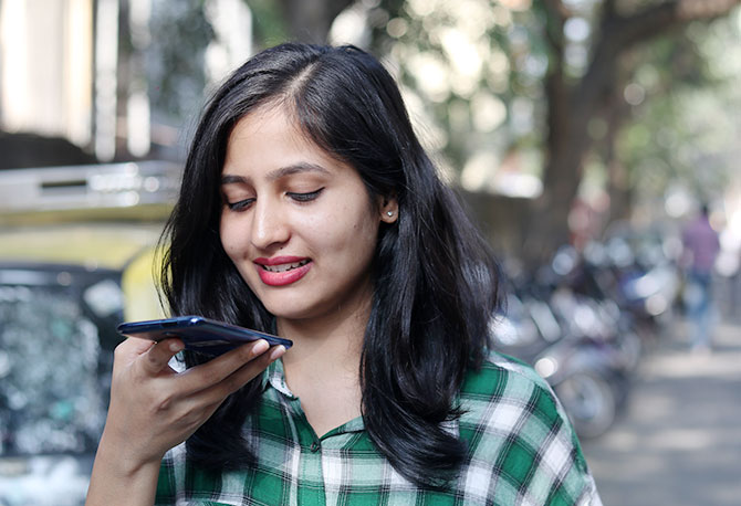 India to have 1 bn smartphone users by 2026: Deloitte