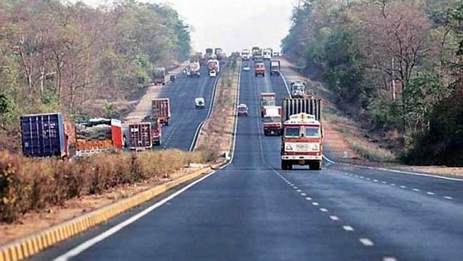 Gadkari Inspects Faridabad Bypass & DND Sohna Highway Construction