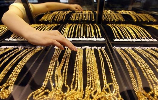 Gold Futures Surge: Prices Rise to Rs 72,767/10 gm - PTI