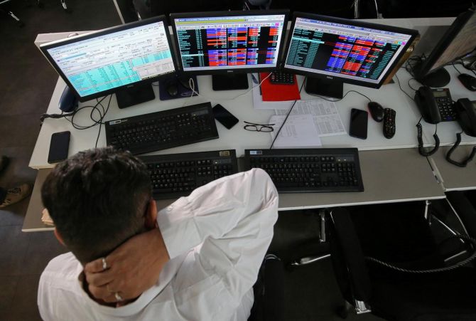 Investors poorer by over Rs 4.65 lakh crore