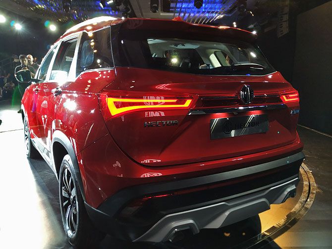 MG Hector rear view
