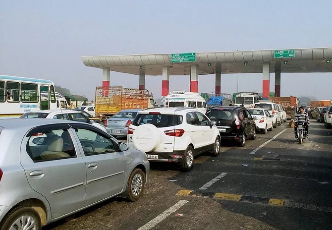 Notes from toll gates: Lower numbers point to slowdown