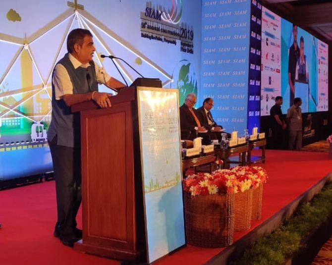 Gadkari Urges Auto Industry to Promote Ethanol & Flex Fuels