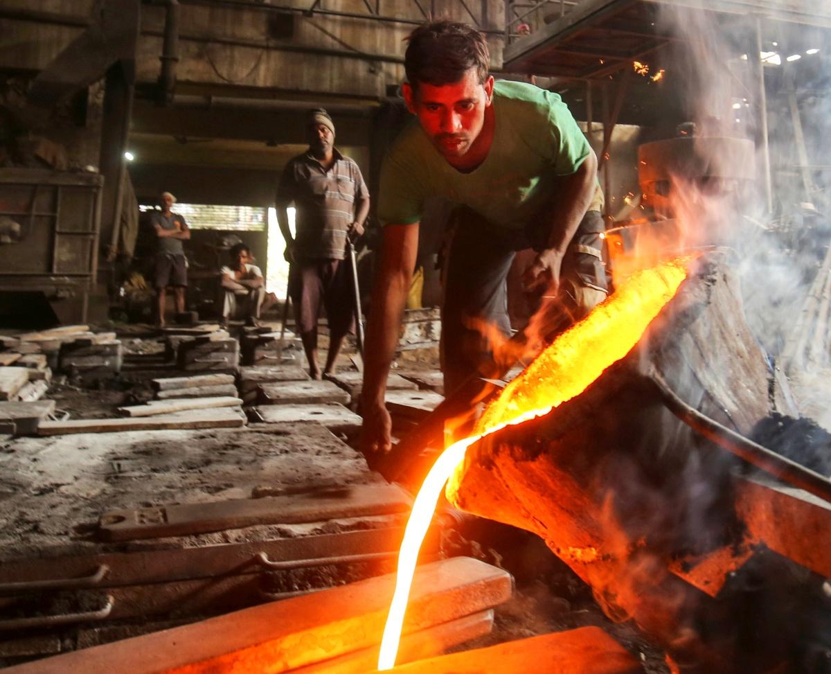 factory-workers-will-now-have-12-hour-shifts-rediff-business