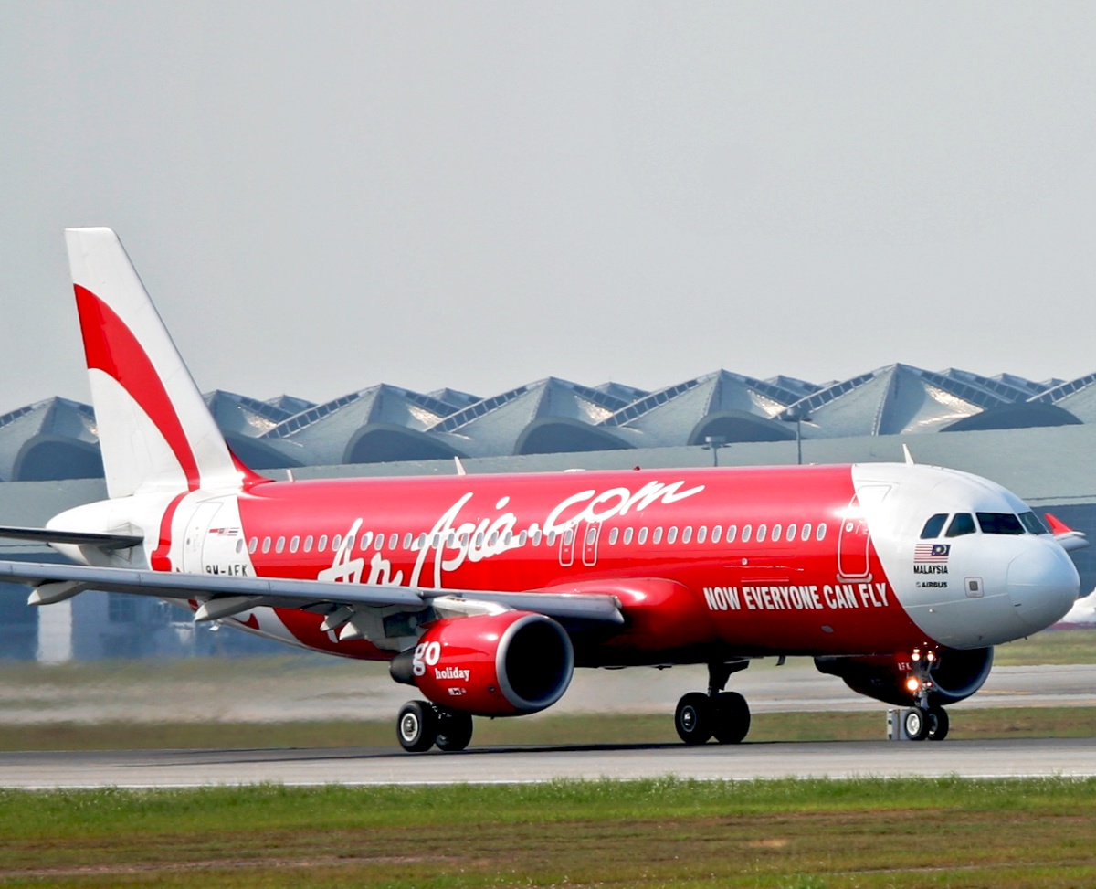 K'taka Guv denied boarding, AirAsia expresses regret