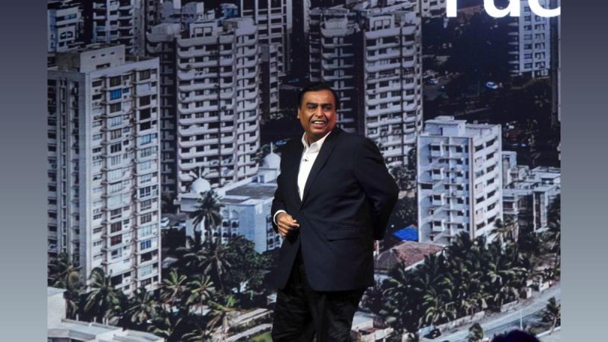 Reliance Shares Dip After Intra-Day Fall