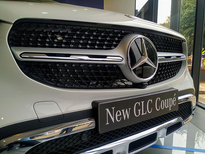 The aggressive frong grille of the New GLC Coupe