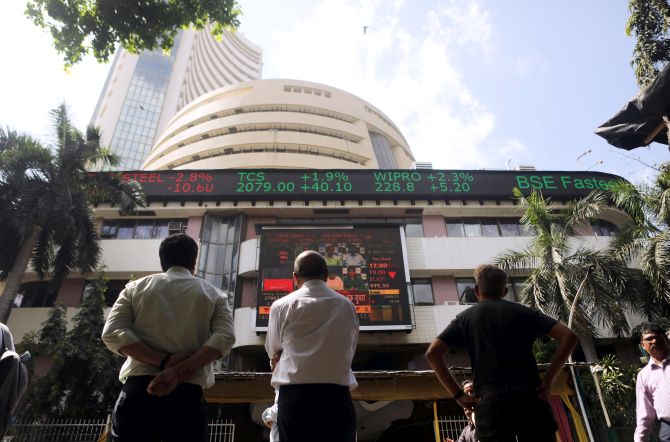 Indian Markets Edge Up, TCS & Infosys Earnings in Focus