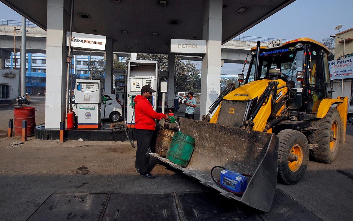 India's fuel sales rise above pre-Covid levels