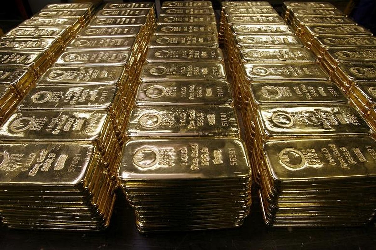 Золото евро доллар. Слиток золота. Швейцарские слитки золота. Много богатства. Слиток золотой.