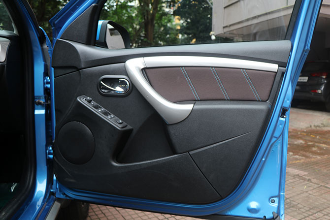 The door panel of the Duster 2020