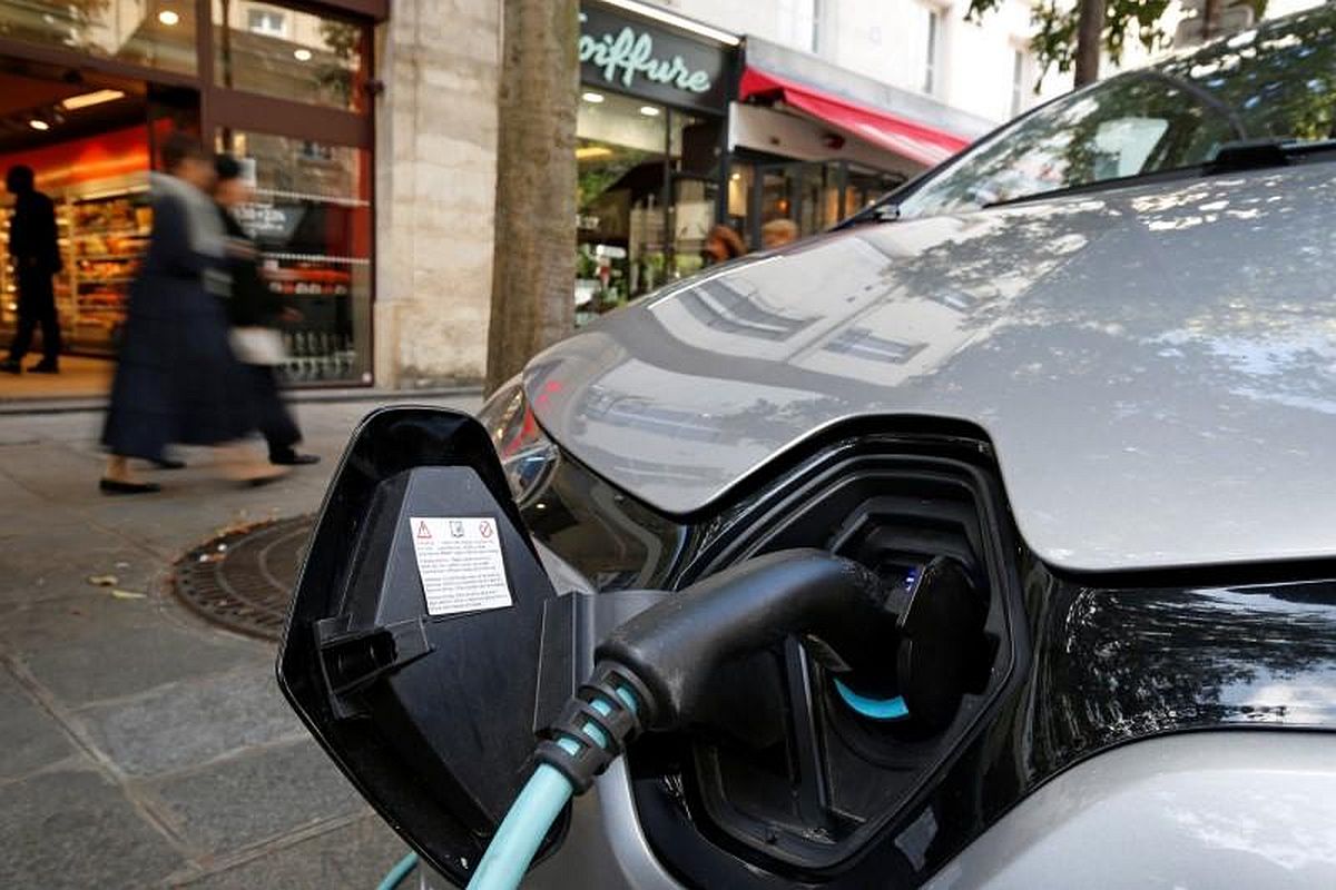 Cost of EVs to be at par with petrol-run cars in 2 yrs