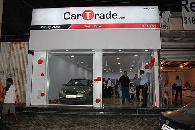 Warburg Pincus, Temasek Sell 13.7% Stake in CarTrade for Rs 535 Crore