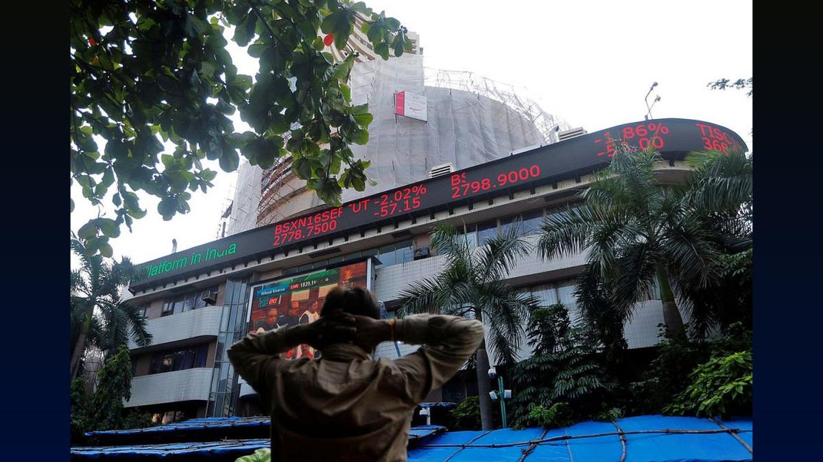 Sensex Plunges 821 Points: FII Selling, Weak Global Trends