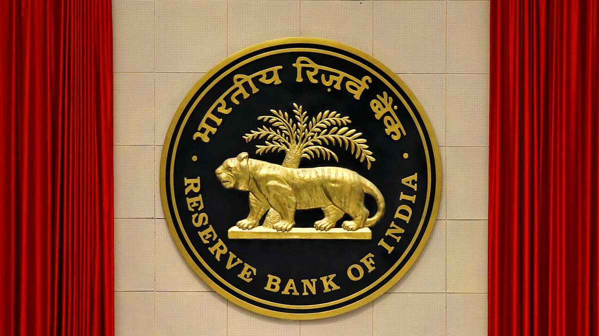 RBI Dy Guv: NBFCs Shouldn't Seek Bank Licenses