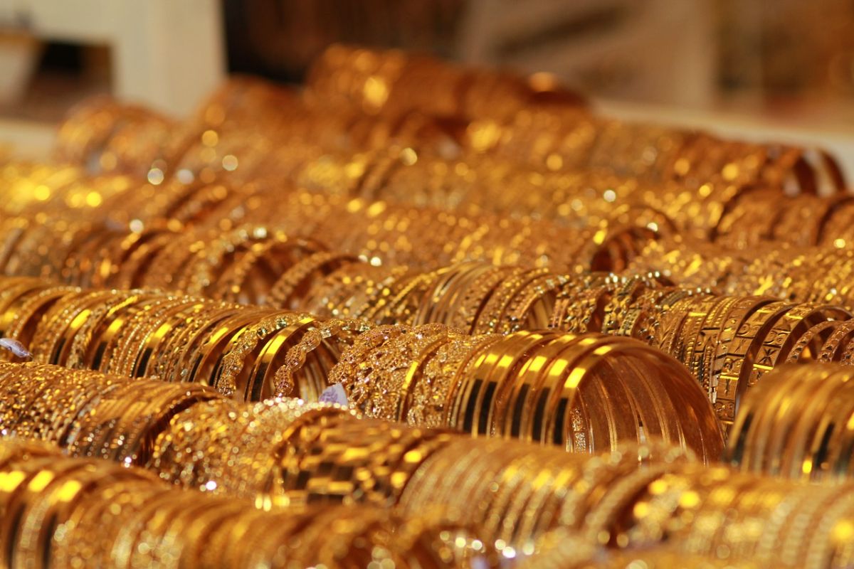 Gold Price Plunges Rs 1,050 to Rs 73,550/10g - Business News