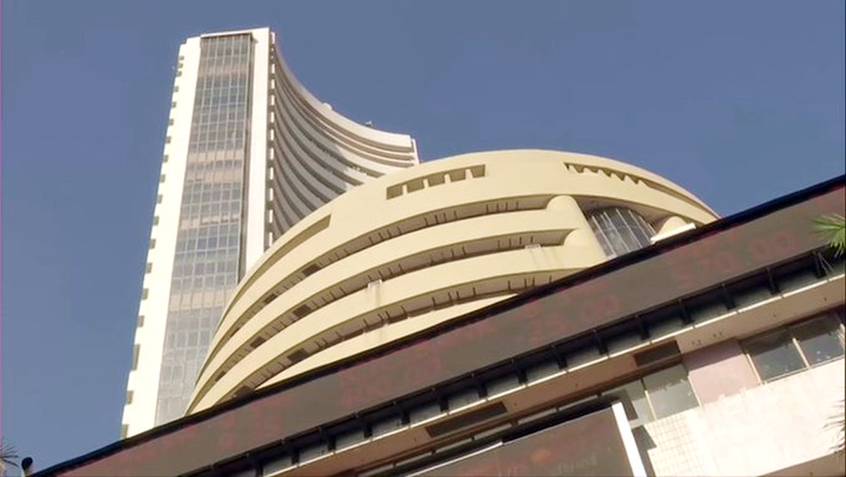 Indian Stock Market Update: Kotak Bank Drag, FII Outflows