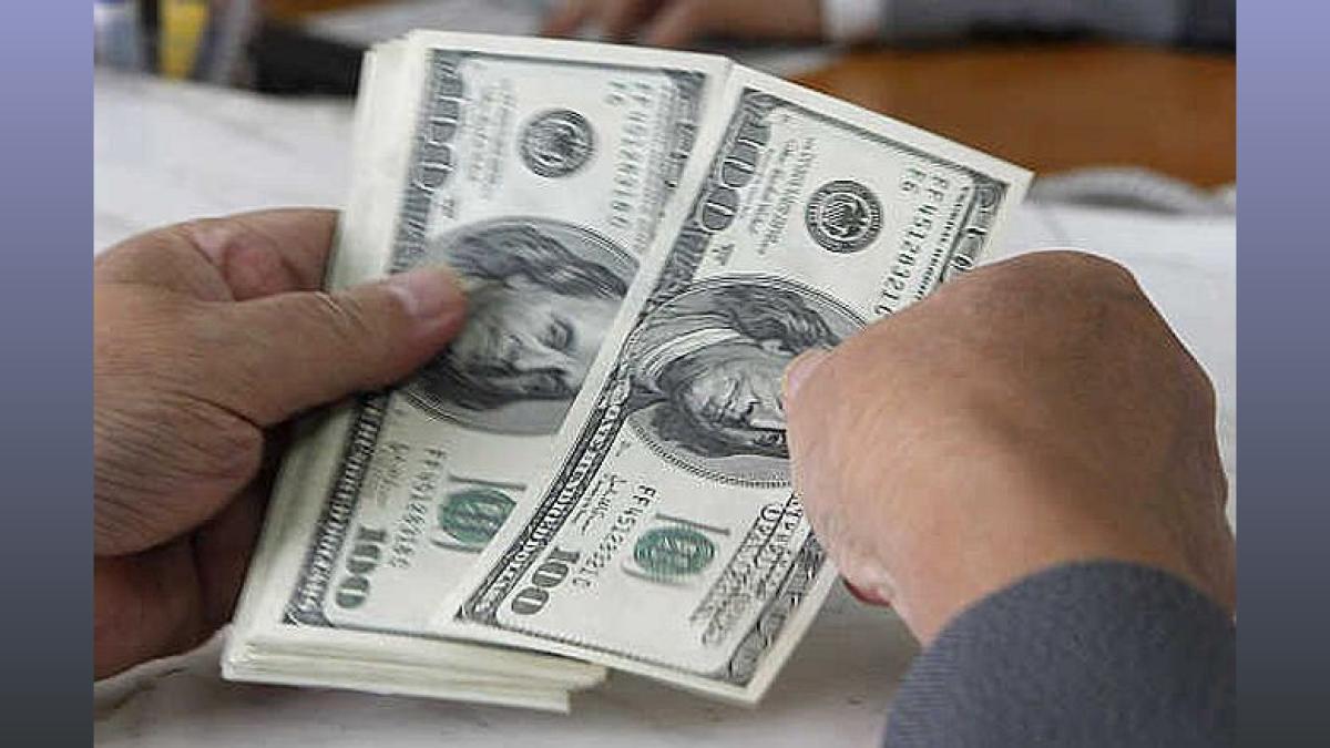 India's Forex Reserves Decline by USD 1 Billion