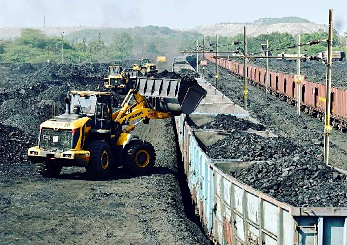Adani in race for CIL's Rs 3,100-cr coal import tender