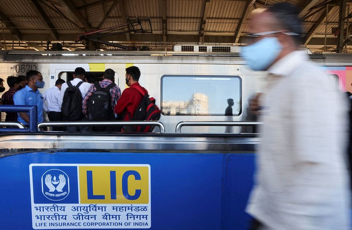 Exposure to Adani group less than one per cent: LIC