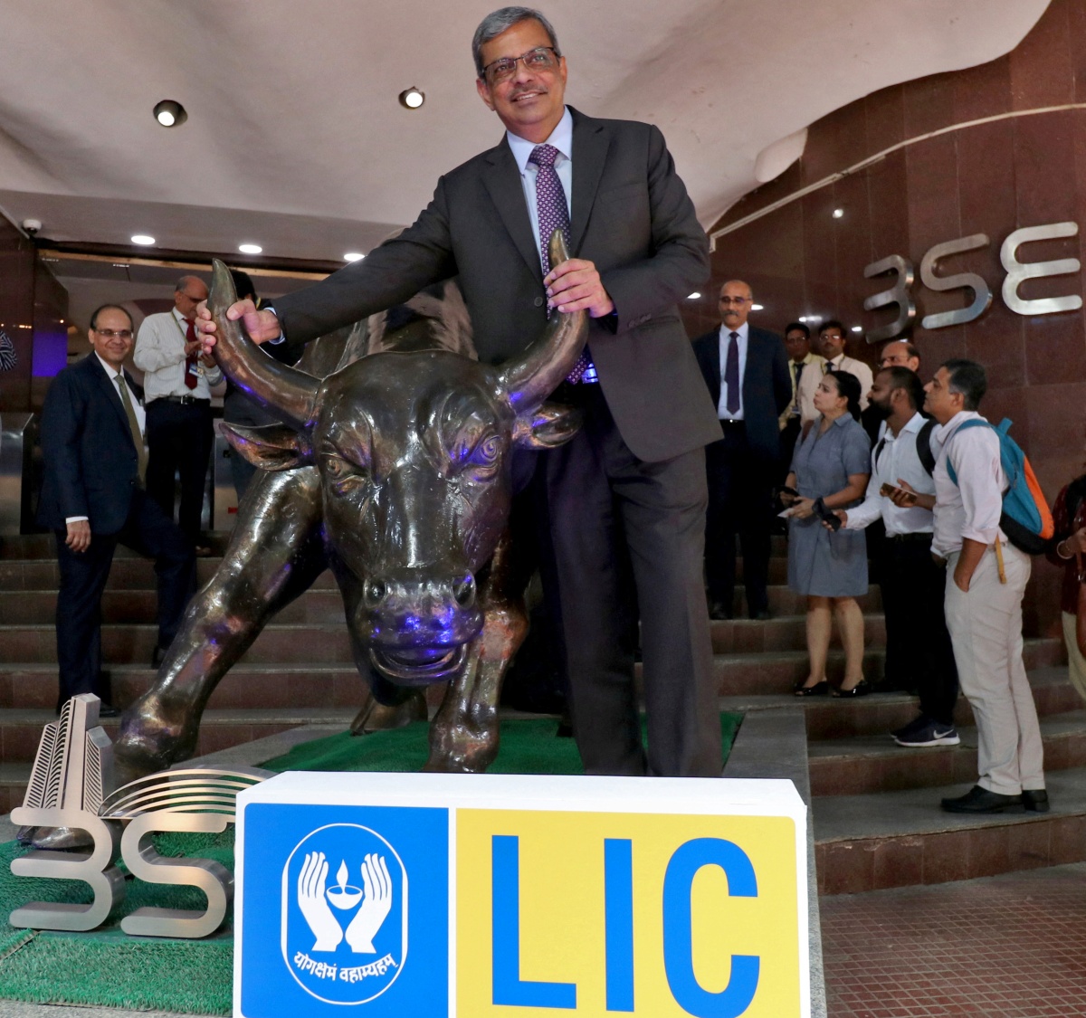 'LIC's investment decisions won't change'