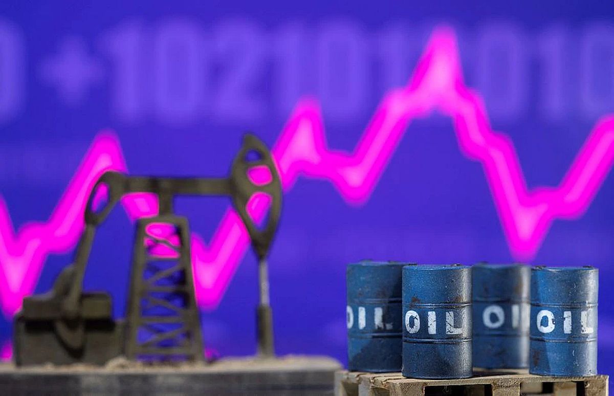 Crude Oil Futures Decline on Low Demand and Iran-Israel Tension