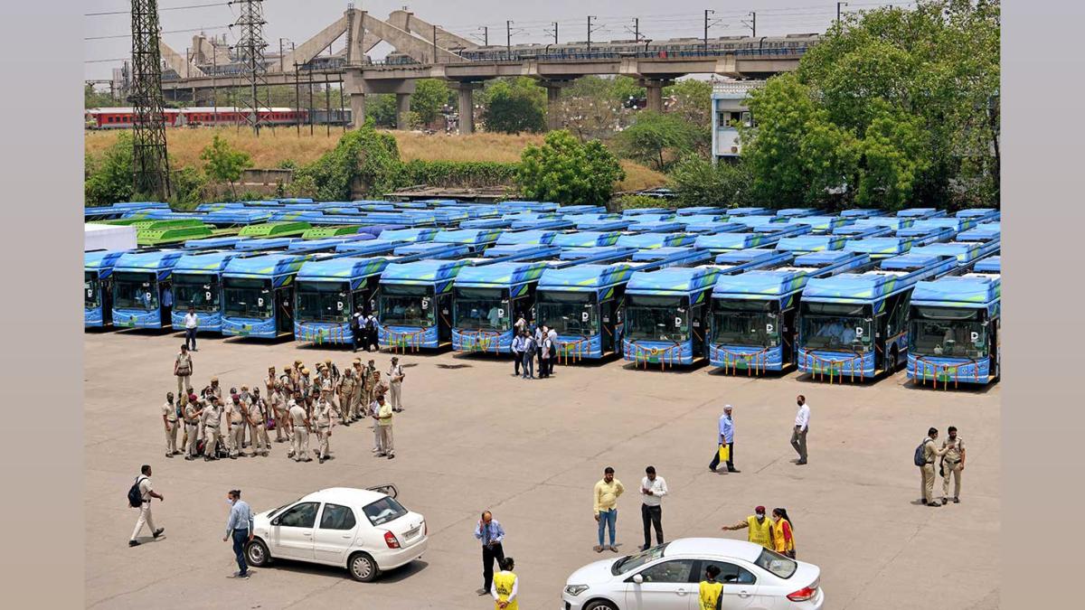 SWITCH Mobility Launches EiV12 & E1 Electric Buses