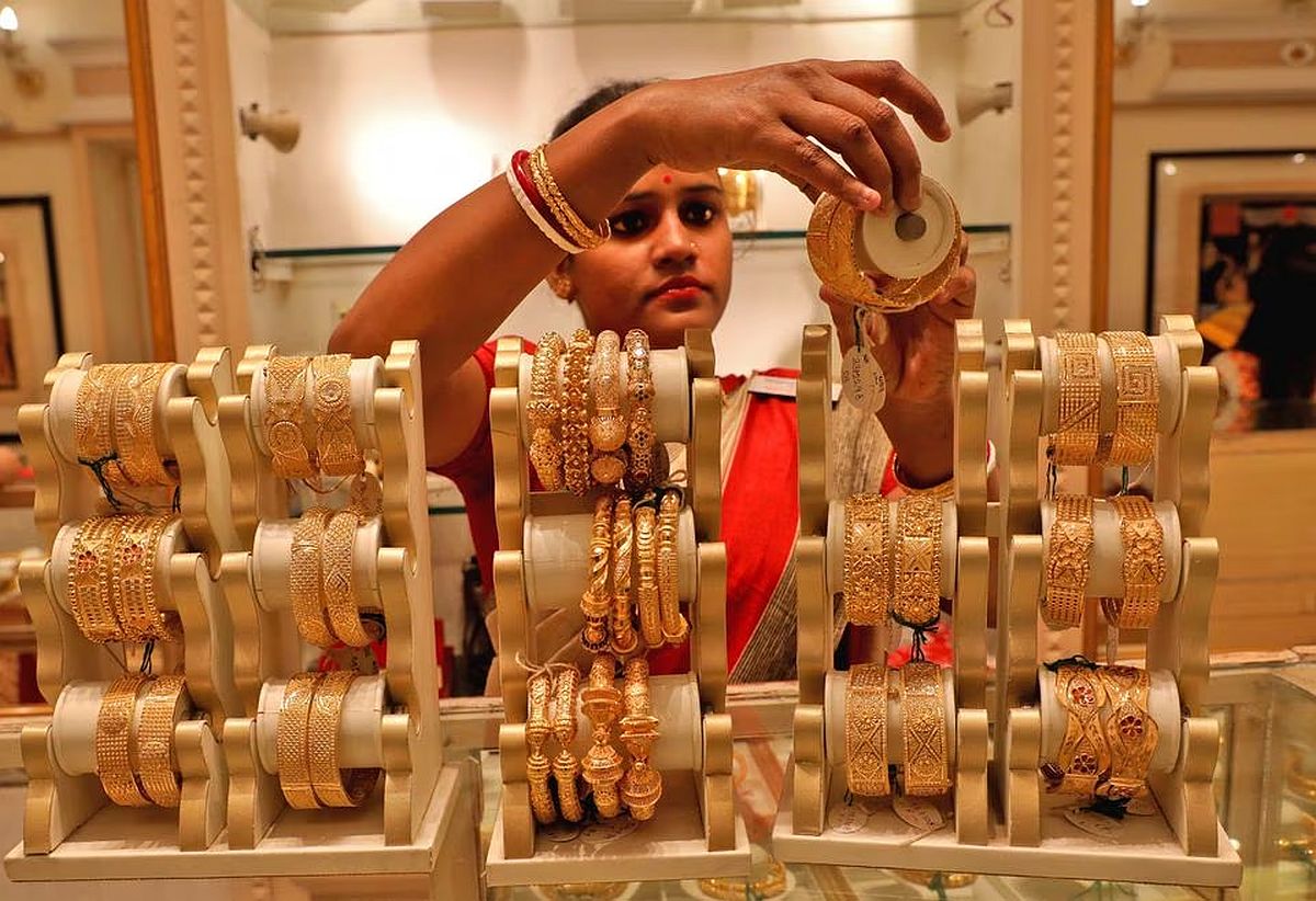 Amid global headwinds, gold gives 16.1% returns