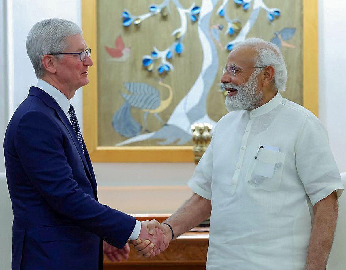 Tim Cook and Narendra Modi