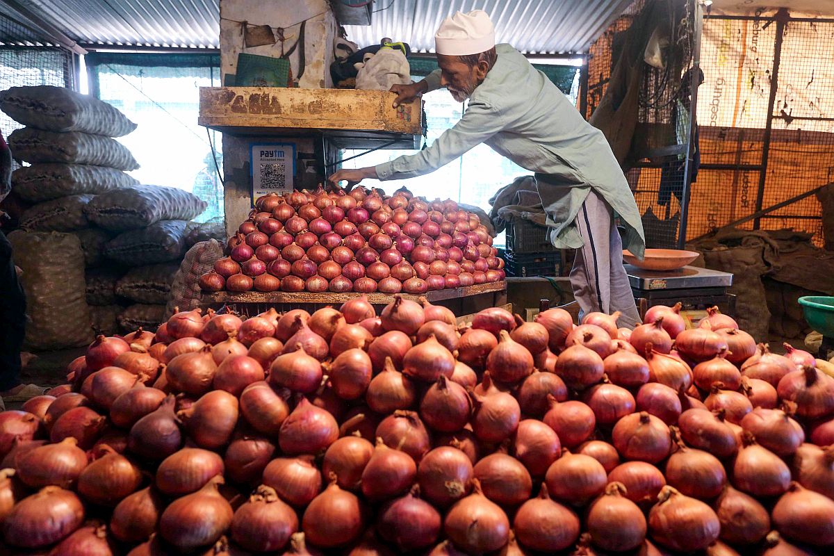 India Allows 99.5k Tonnes of Onion Exports to Neighbours
