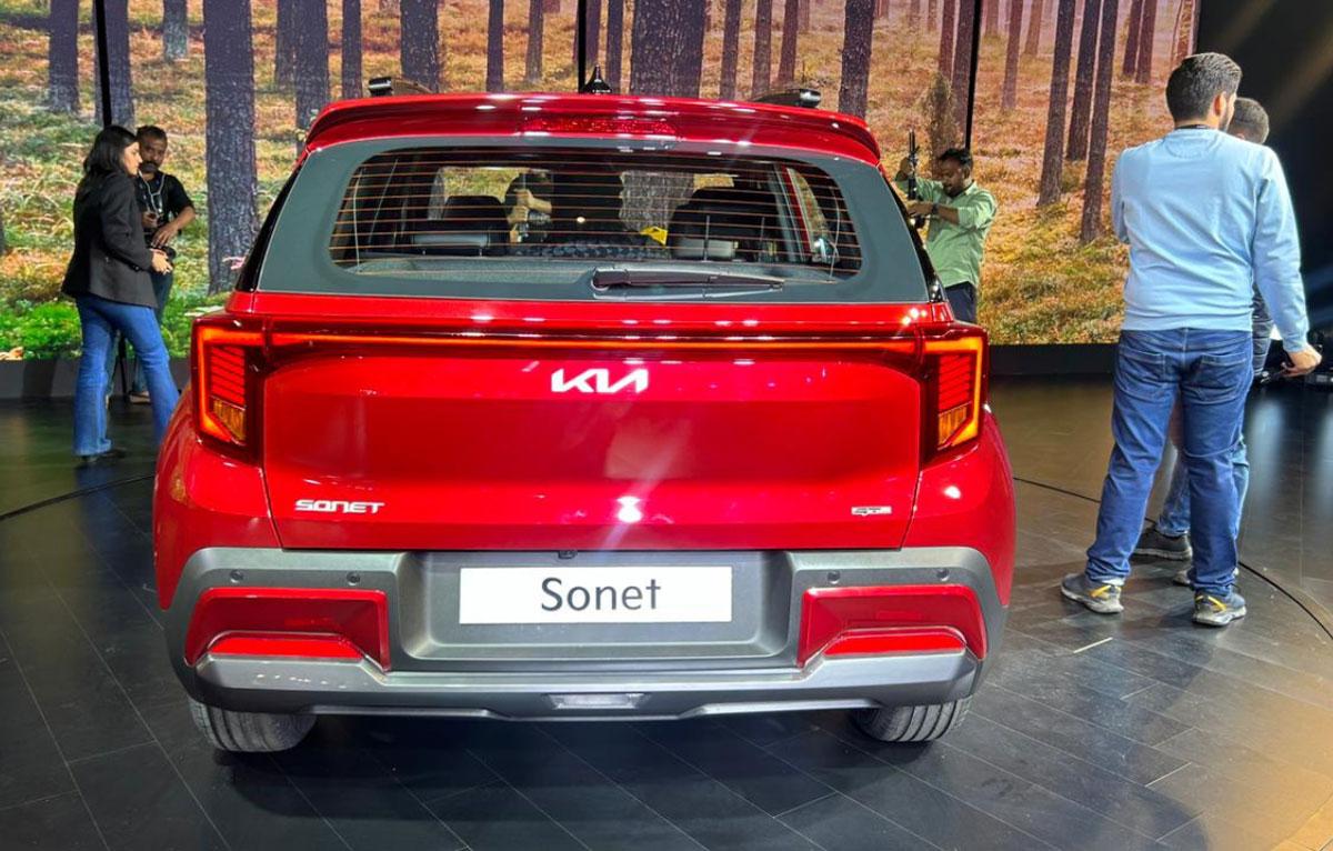 The new facelifted Kia Sonnet