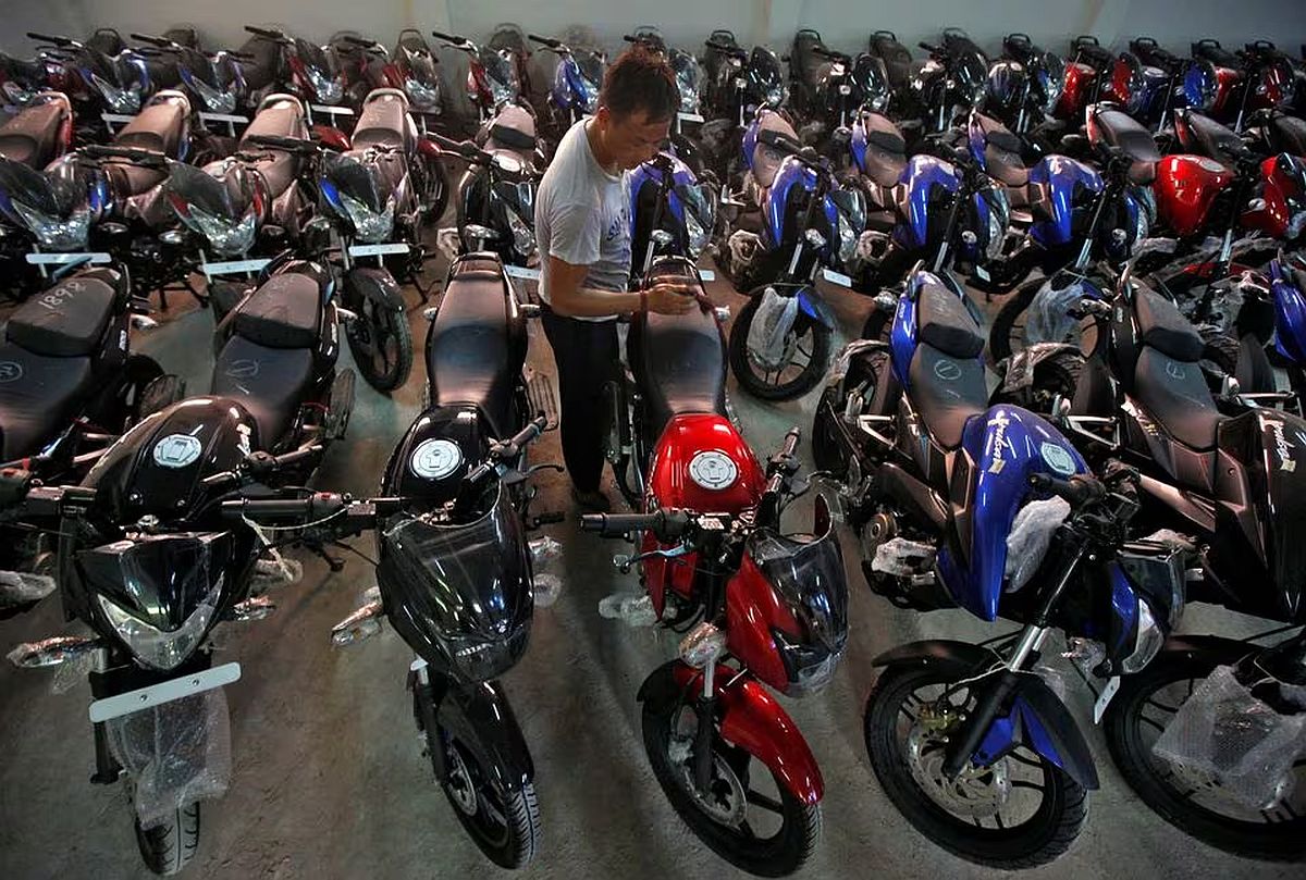 Bajaj Auto Reports 25% Rise in March Wholesales