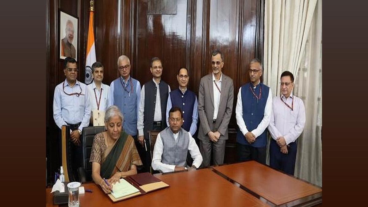 Banks Crucial for Viksit Bharat: Sitharaman